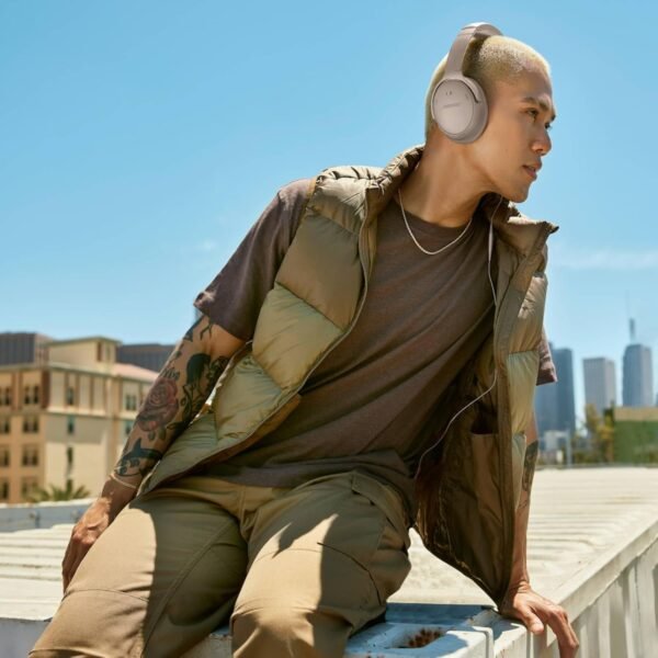 Fones de ouvido Bluetooth Bose QuietComfort, fones de ouvido sem fio com cancelamento de ruído ativo e microfone, graves profundos, até 24 horas de reprodução, arenito - Imagem 5