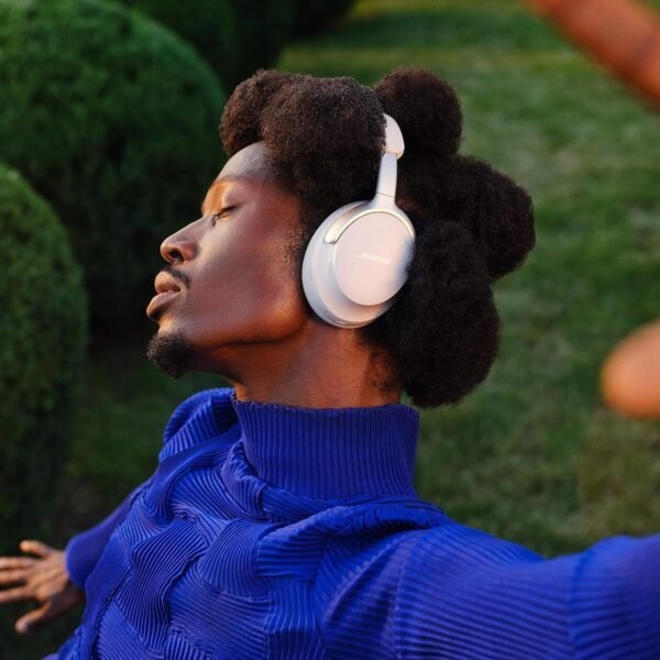 Fones de ouvido Bose QuietComfort Ultra Bluetooth, fones de ouvido sem fio com áudio espacial, cancelamento de ruído com microfone, até 24 horas de reprodução, fumaça branca - Imagem 6